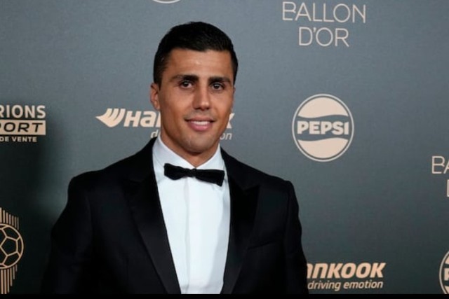 国产奇幻游戏《夜莺归笼》新演示 美艳女主爬梯子