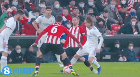 能攻能传！萨姆纳杀伤力十足 半场9中4&罚球7中7砍下15分5助