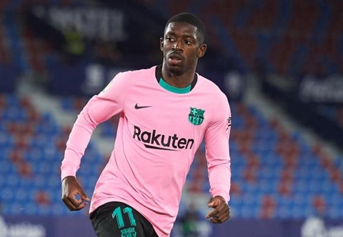 可惜!梅西任意球击中门框 看台上妻儿抱头神同步